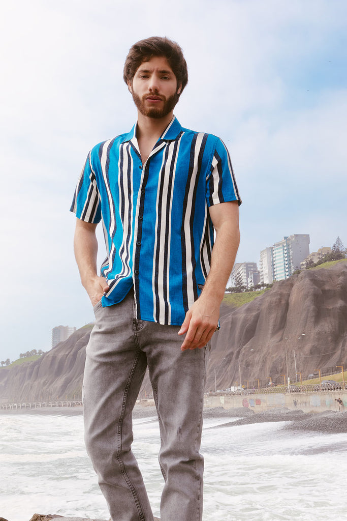 Camisa hombre azul estampada